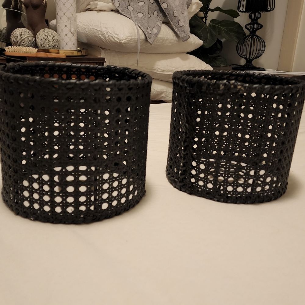 2 pair of lamp shades